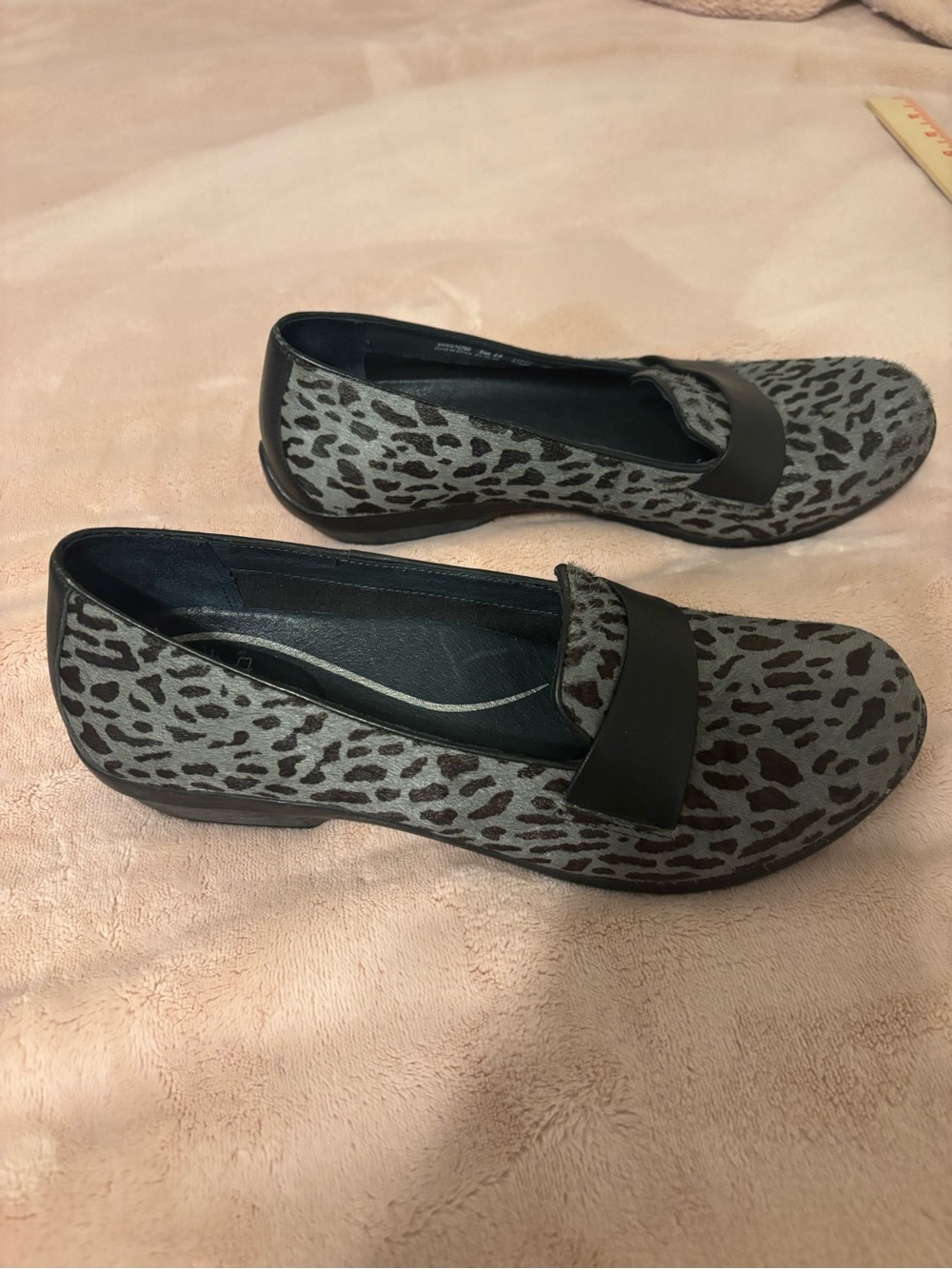 Dansko Leopard Print Haircalf Leather Loafers Flats Size 39 - Picture 4 of 8